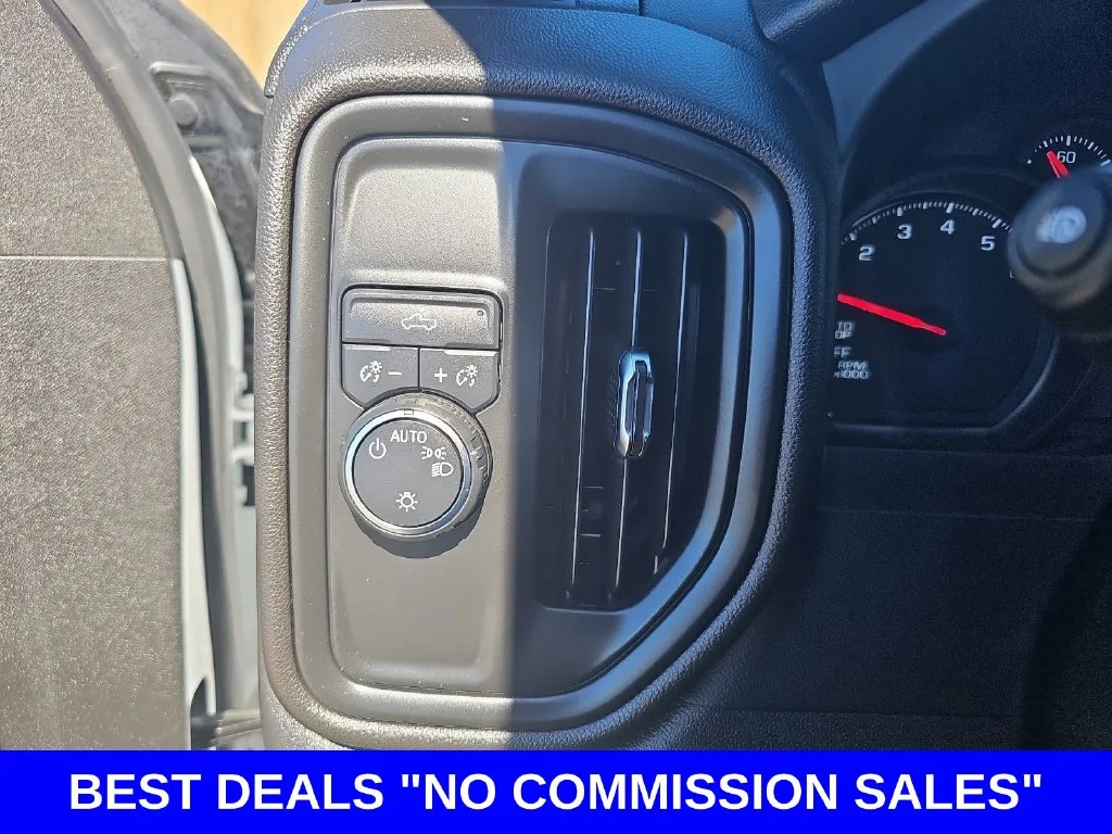 Used 2024 White Chevrolet Custom image 25