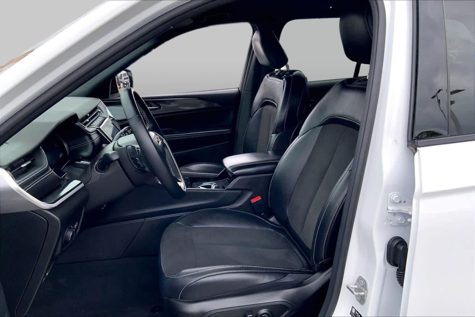 Used 2022 Bright White Clearcoat Jeep Altitude image 13