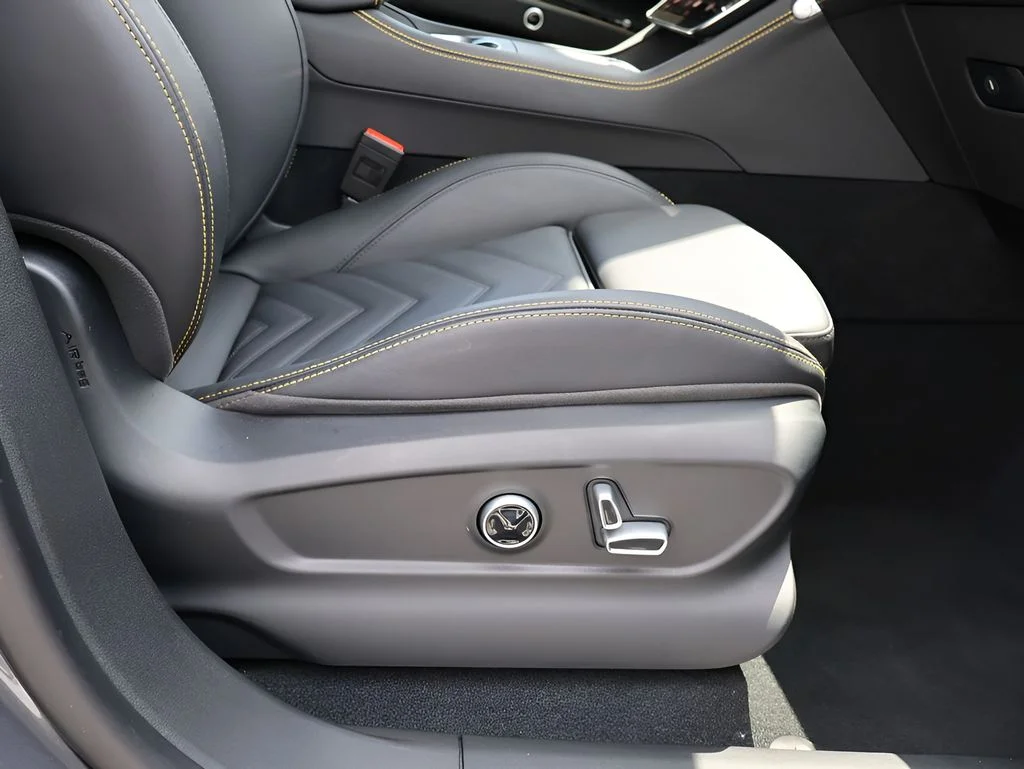 Used 2023 Grigio Lava Opaco Matte Maserati Trofeo image 12