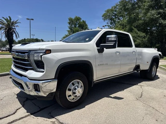 Used 2024 Iridescent Pearl Tricoat Chevrolet LTZ image 7