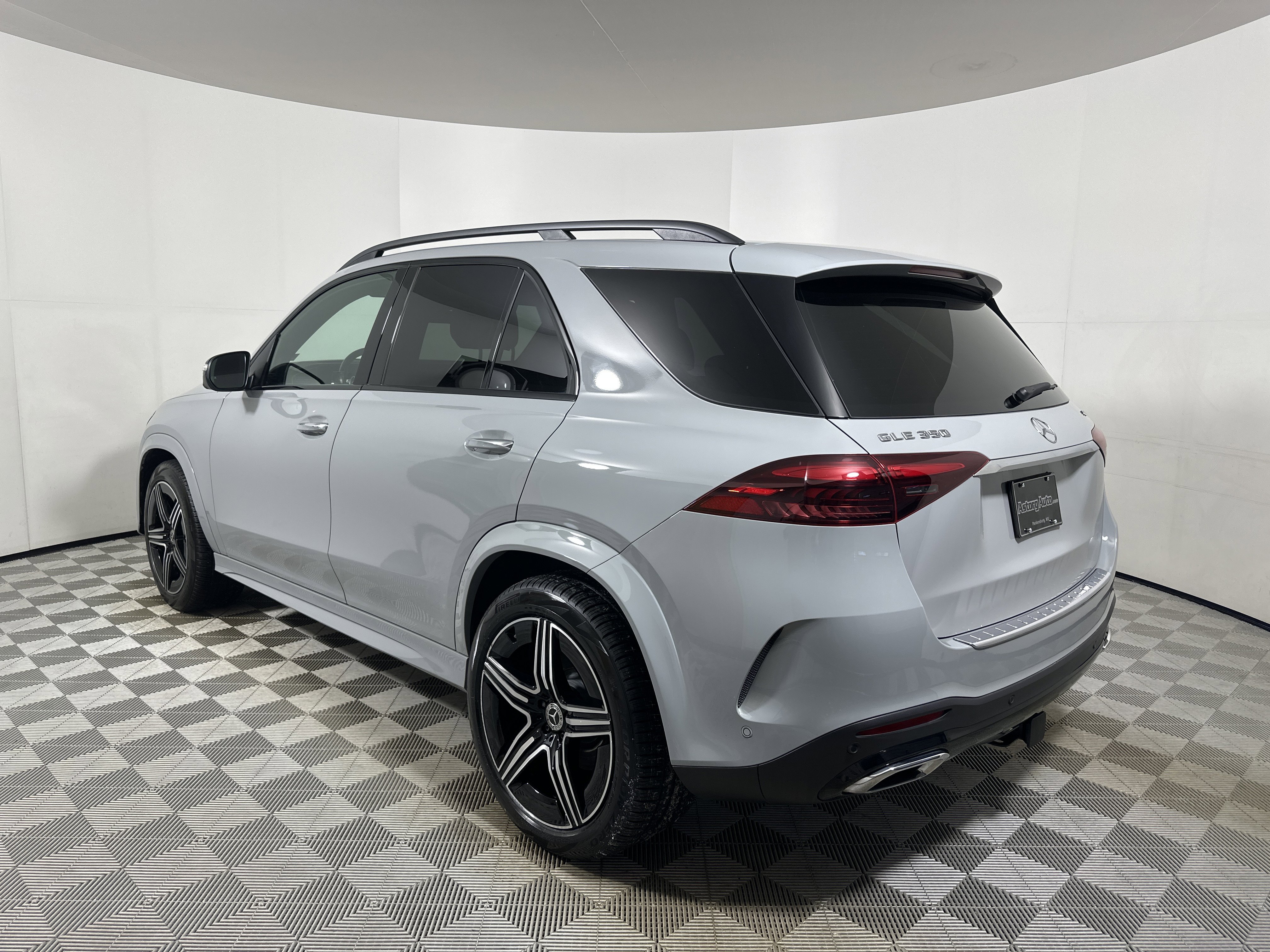 Certified Used 2024 Gray Mercedes-Benz GLE 350 image 5