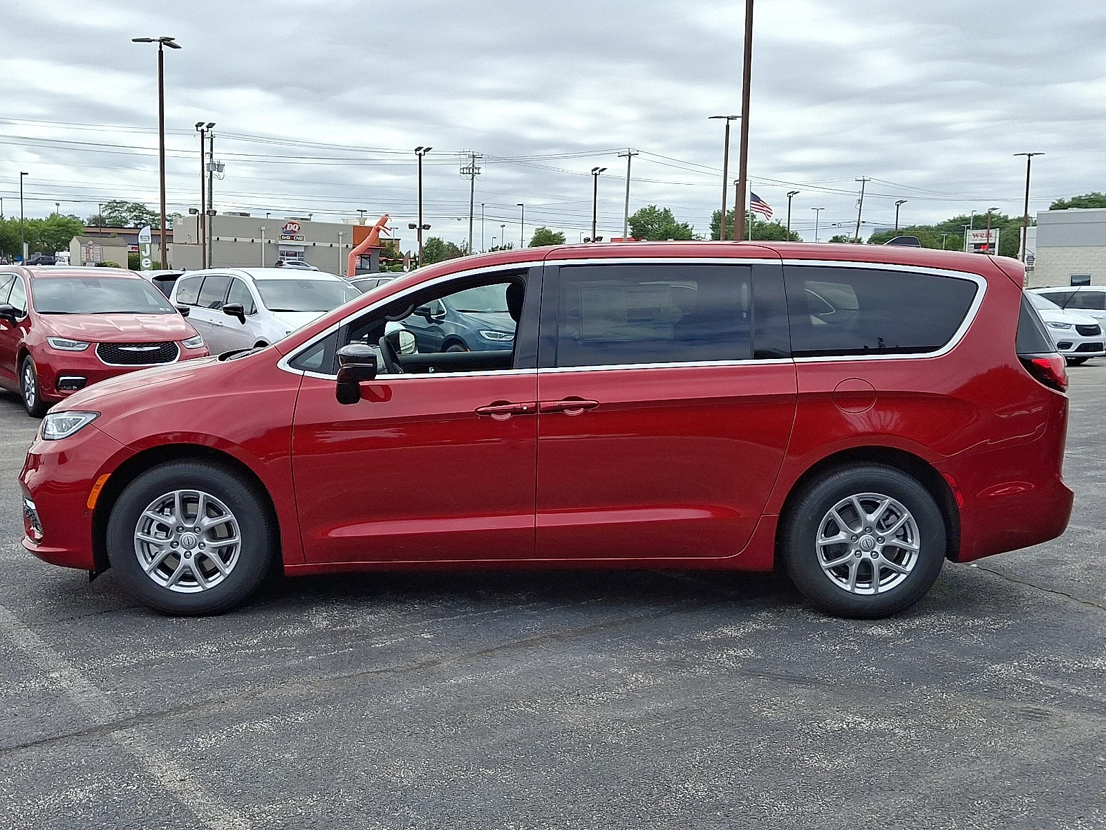 New 2026 Red Hot Pearl-Coat Exterior Paint Chrysler Select image 5