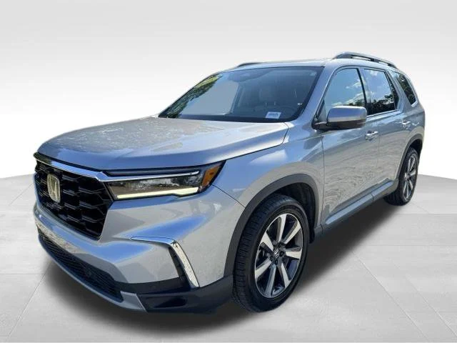 Used 2025 Silver Honda Touring image 3