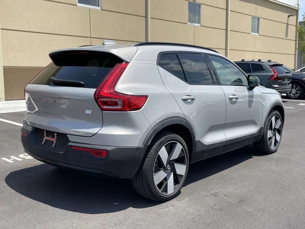Used 2023 Silver Dawn Metallic Volvo Ultimate image 28
