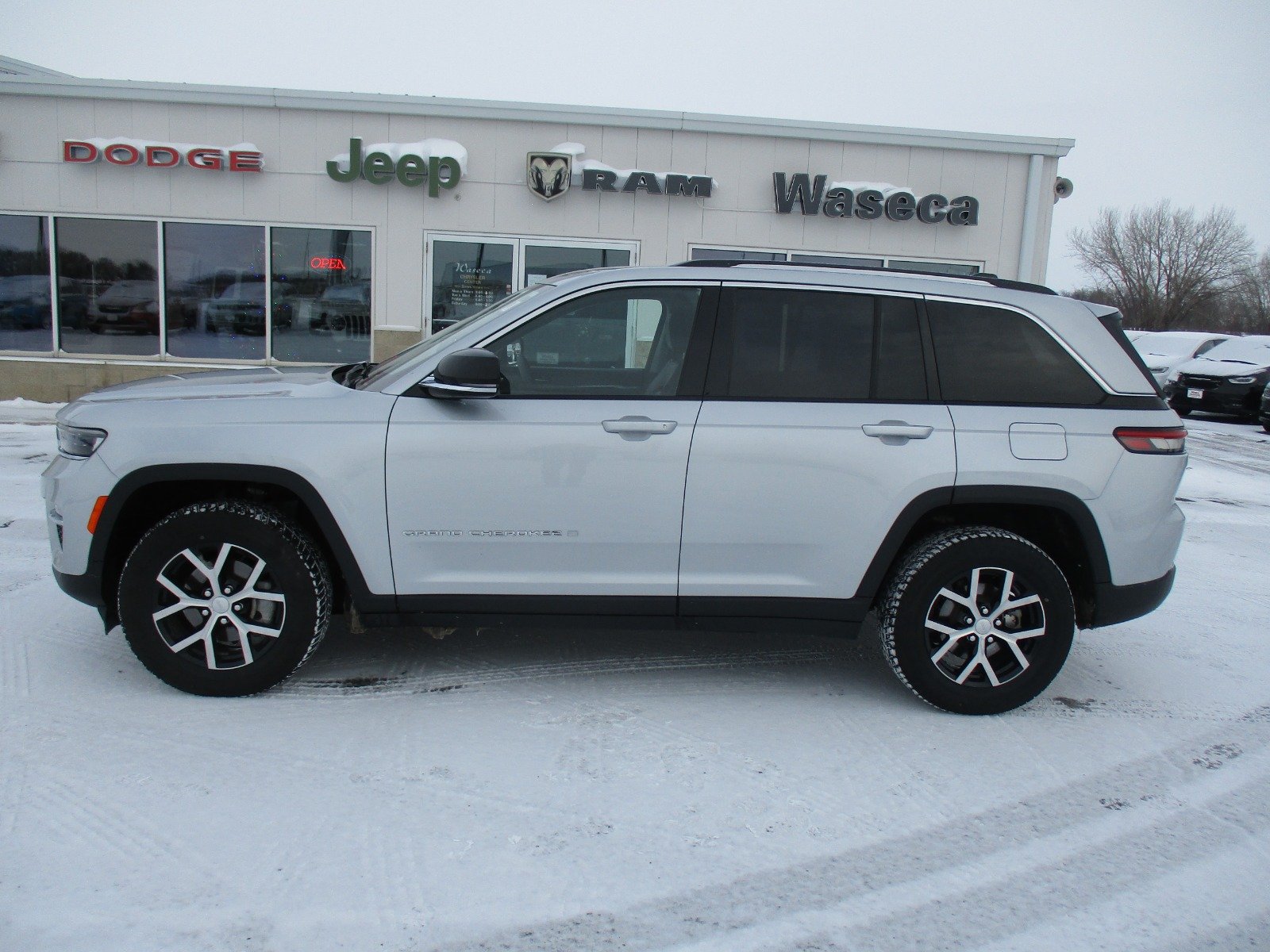 Used 2023 Jeep Grand Cherokee Limited with VIN 1C4RJHBG4P8730535 for sale in Waseca, Minnesota