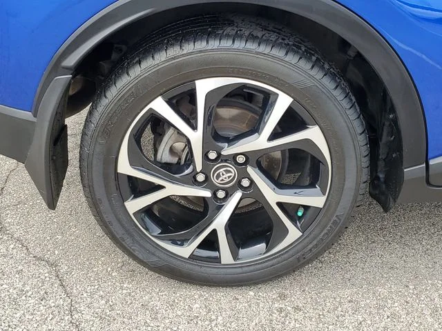 Used 2018 Blue Toyota XLE image 7
