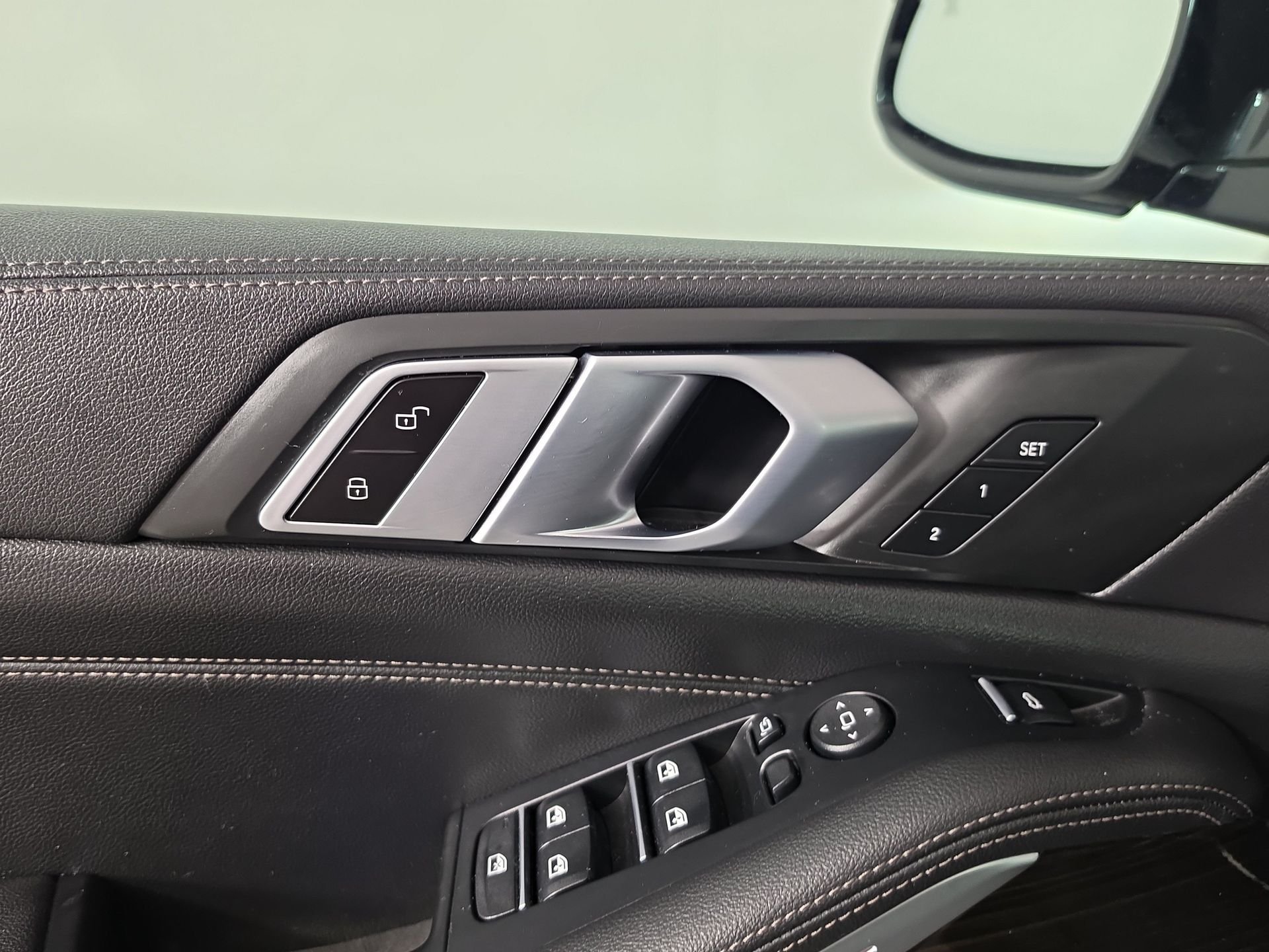 Used 2020 Black BMW sDrive40i image 21