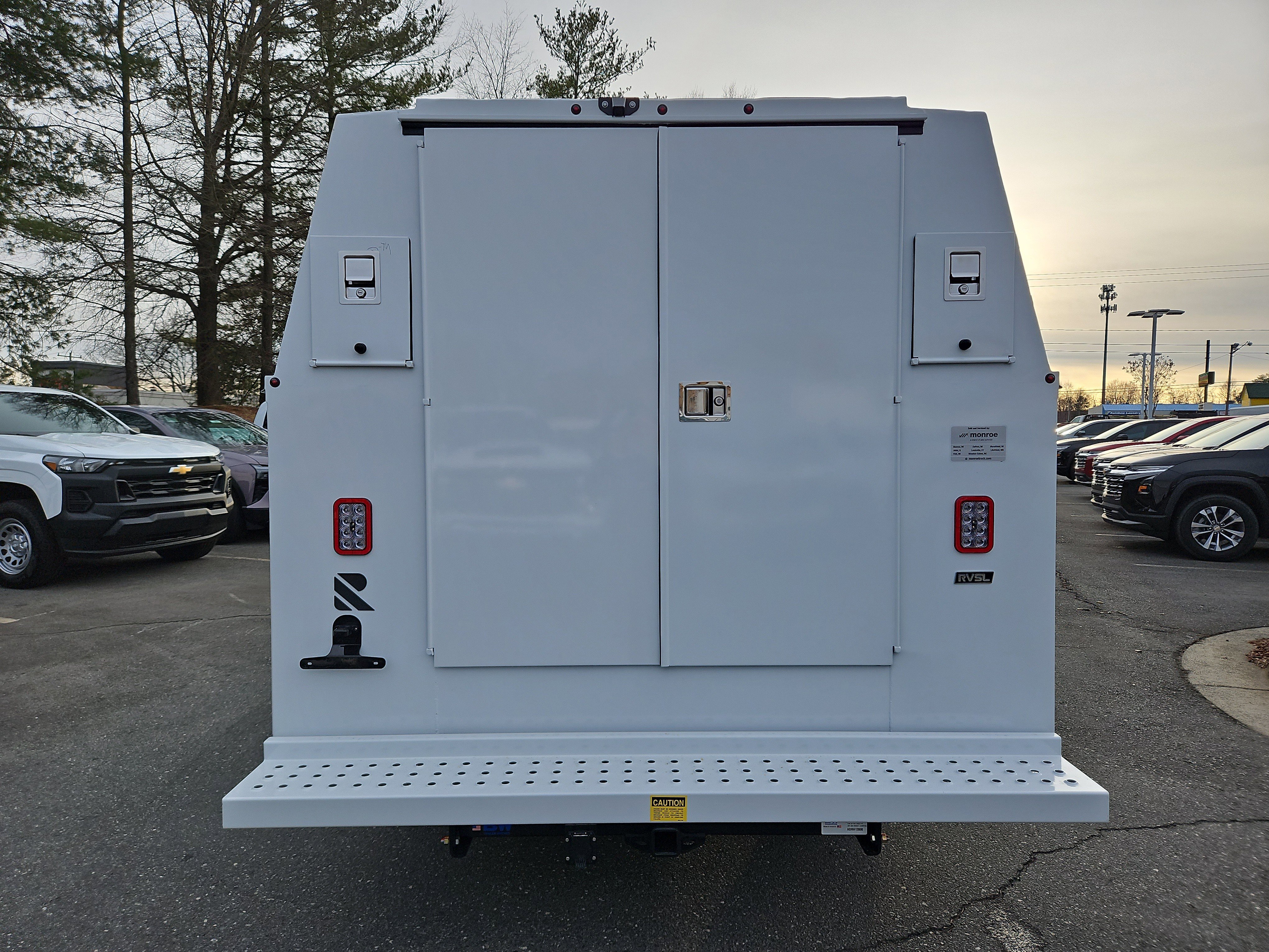 New 2026 Summit White Chevrolet 1WT image 4