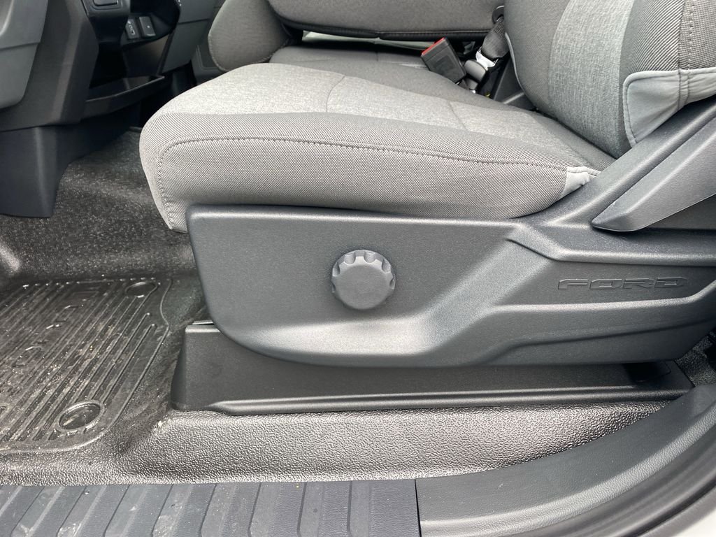 New 2025 Oxford White Ford F-350® XL image 17