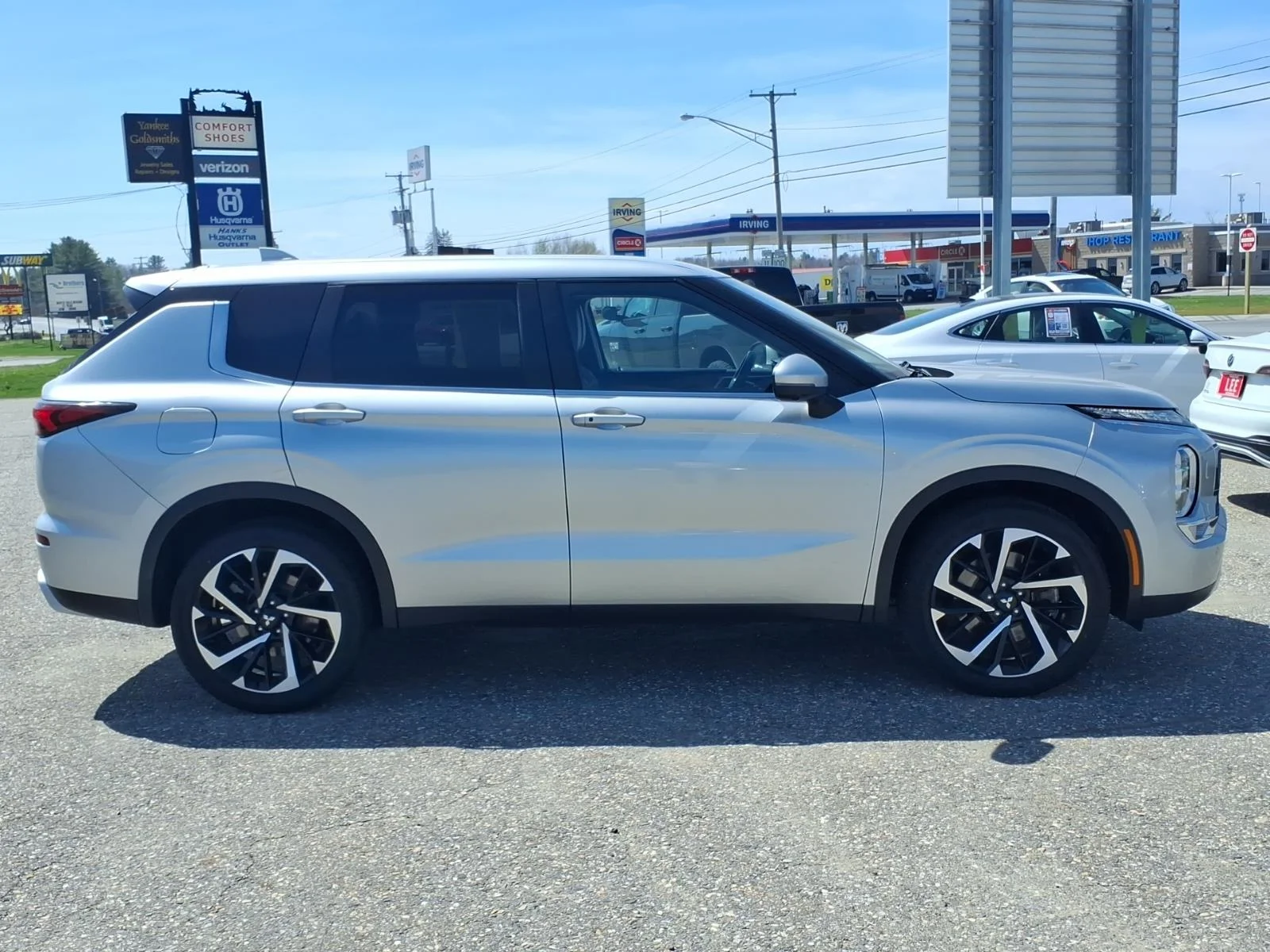 Used 2024 Silver Alloy Mitsubishi SE image 4