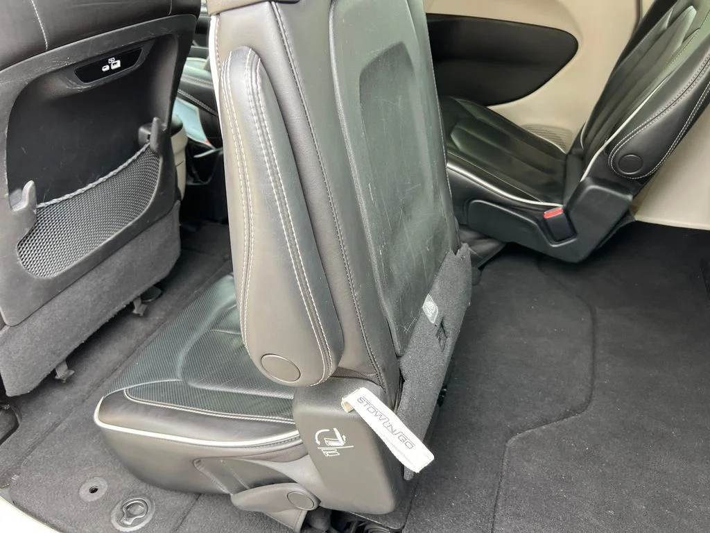Used 2023 White Chrysler Limited image 8