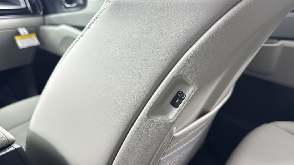 2025 Kia Sorento S - Photo 37