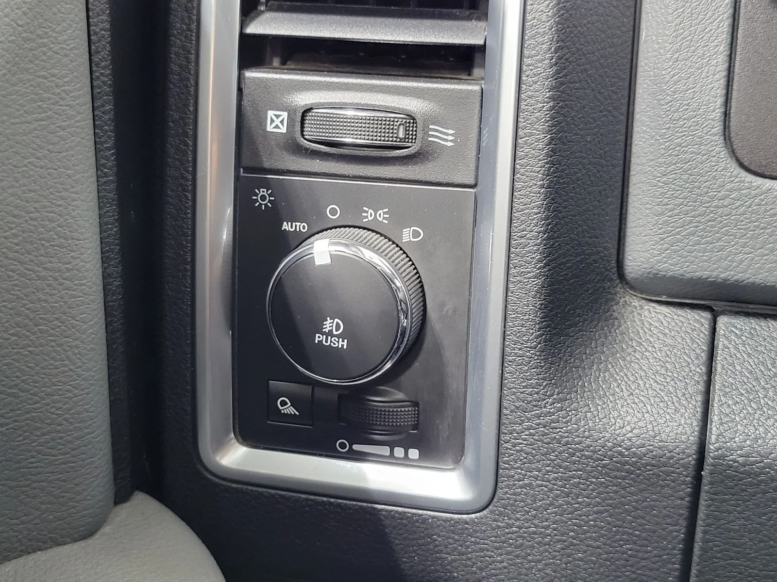 Used 2018 Black Ram Big Horn image 14