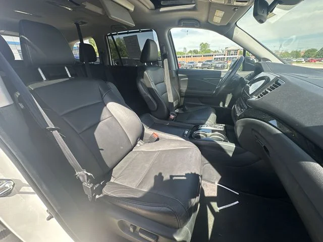 Used 2022 White Honda Touring image 31