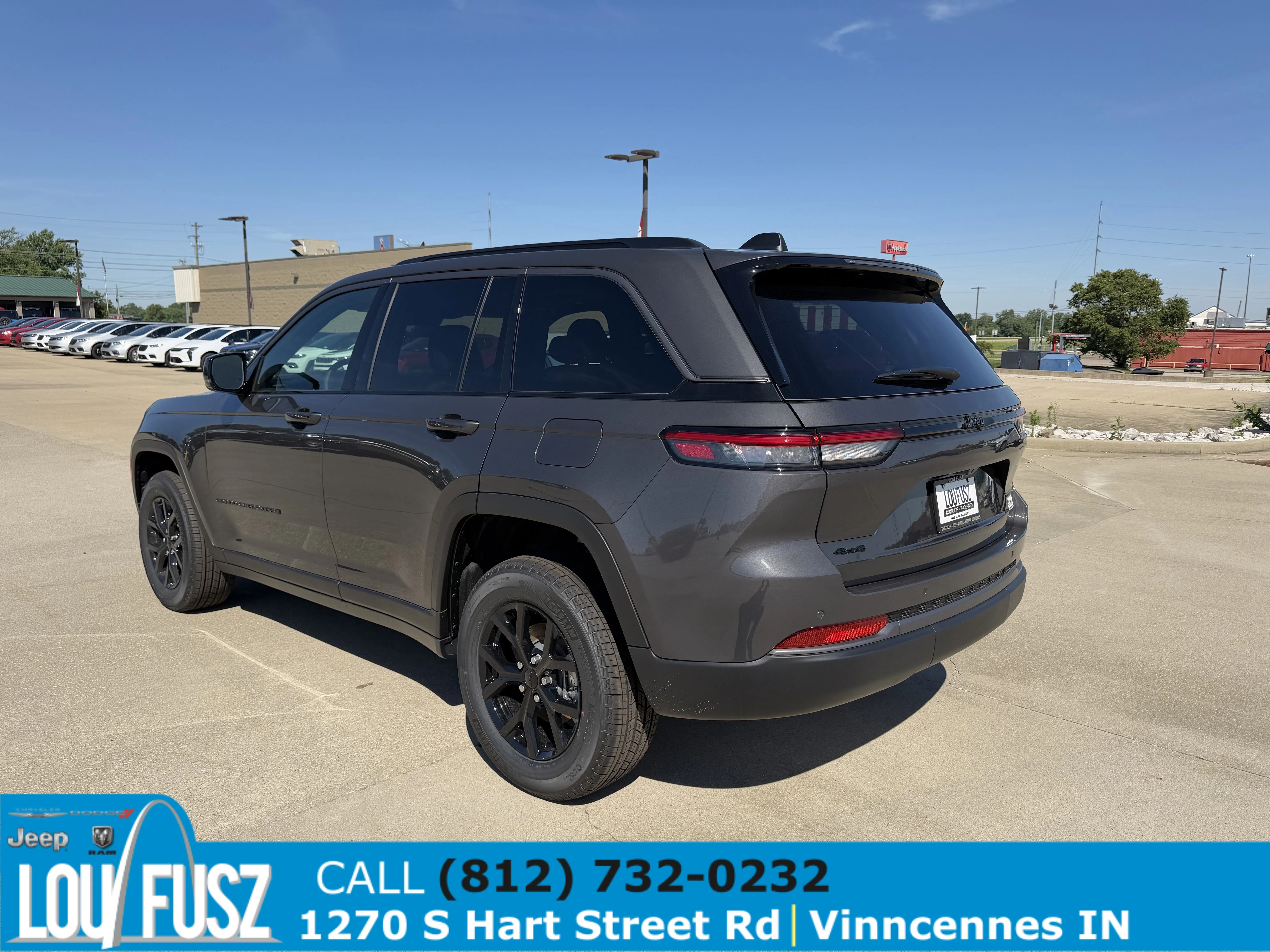 New 2026 Baltic Gray Metallic Clear-Coat Exterior Paint Jeep Laredo Altitude image 5