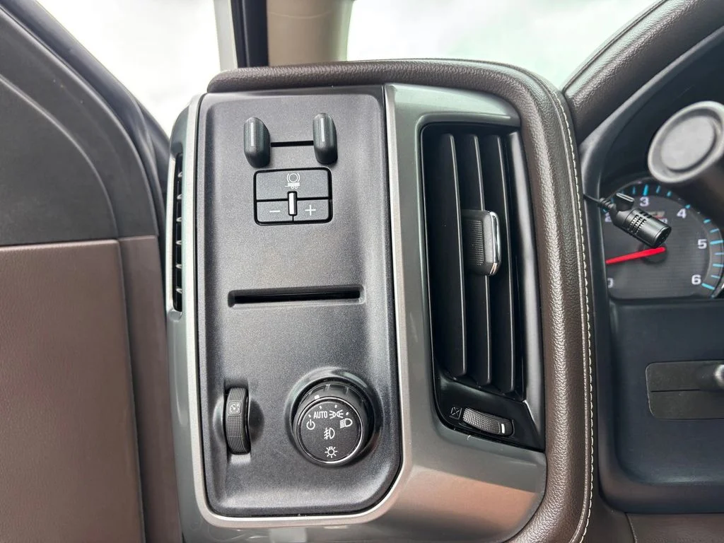 Used 2015 White Chevrolet LTZ image 20