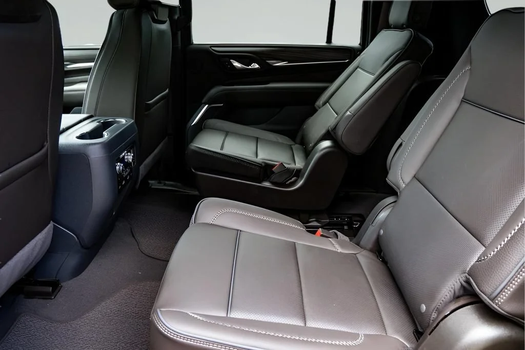Used 2024 White Frost Tricoat GMC Denali image 17