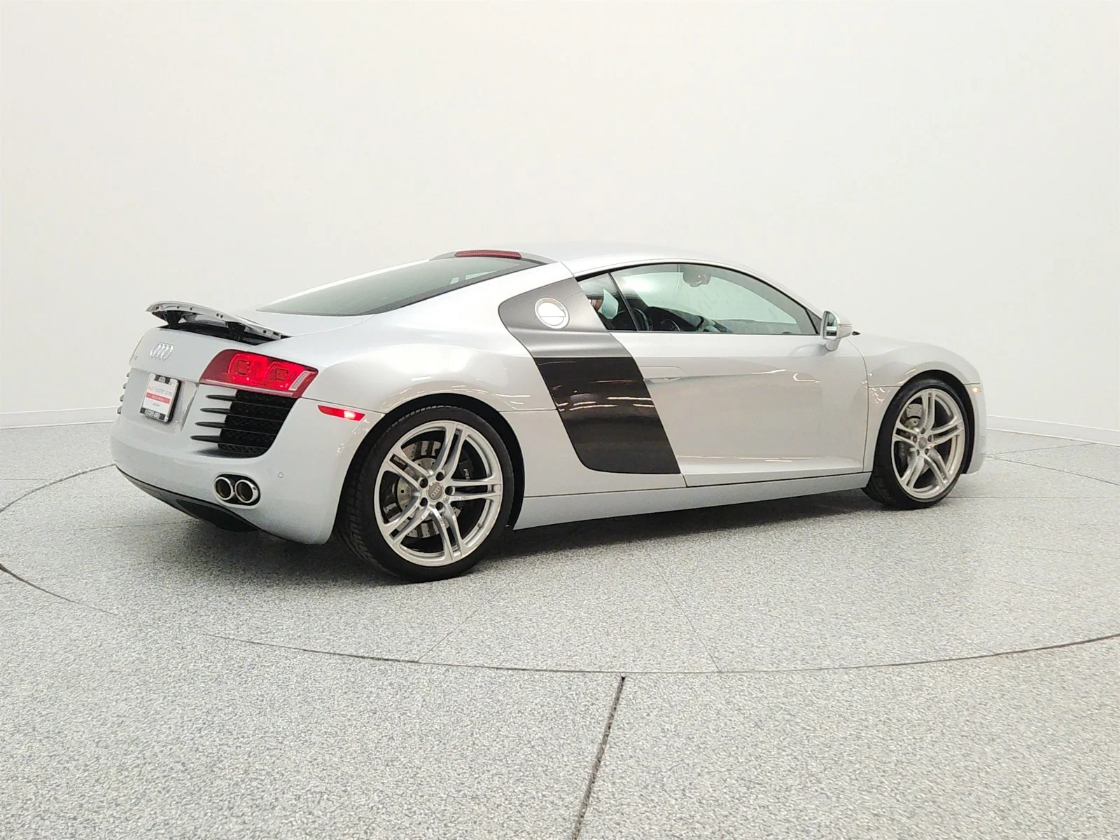 Used 2010 Ice Silver Metallic With Apollo Silver Sideblades Audi 2dr Cpe Auto quattro 4.2L image 5