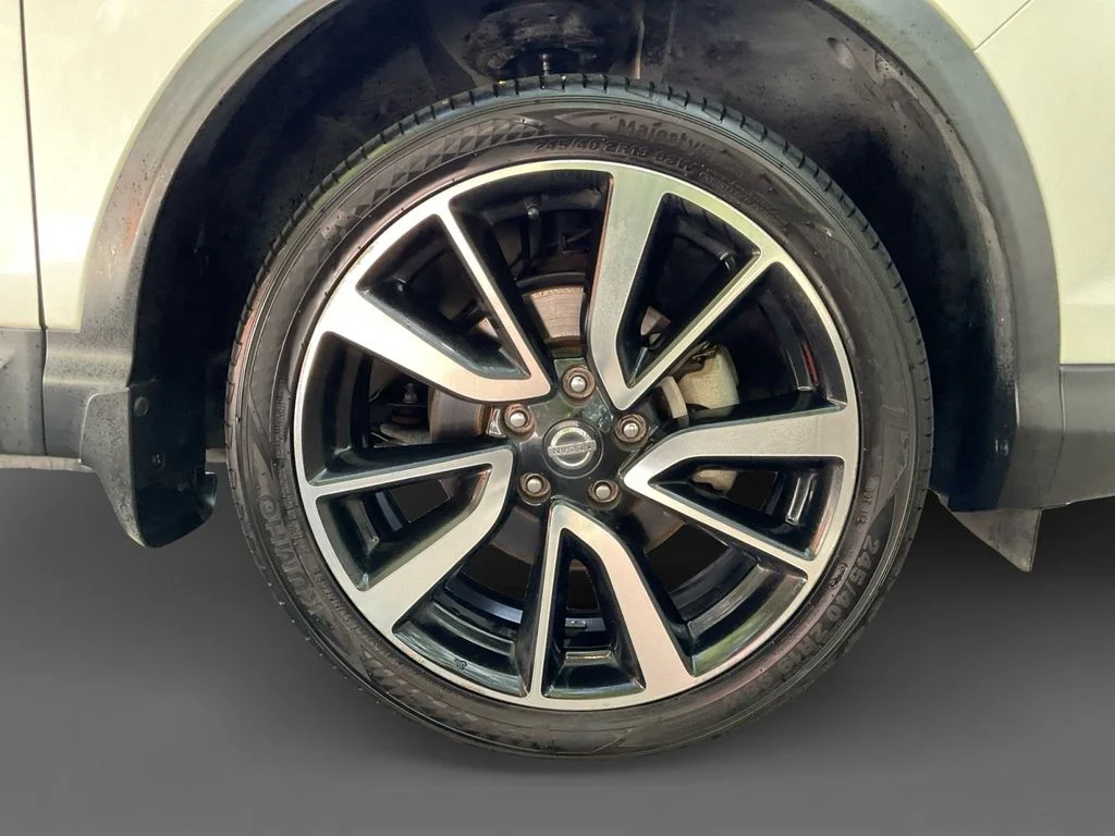 Used 2017 White Nissan SL image 16