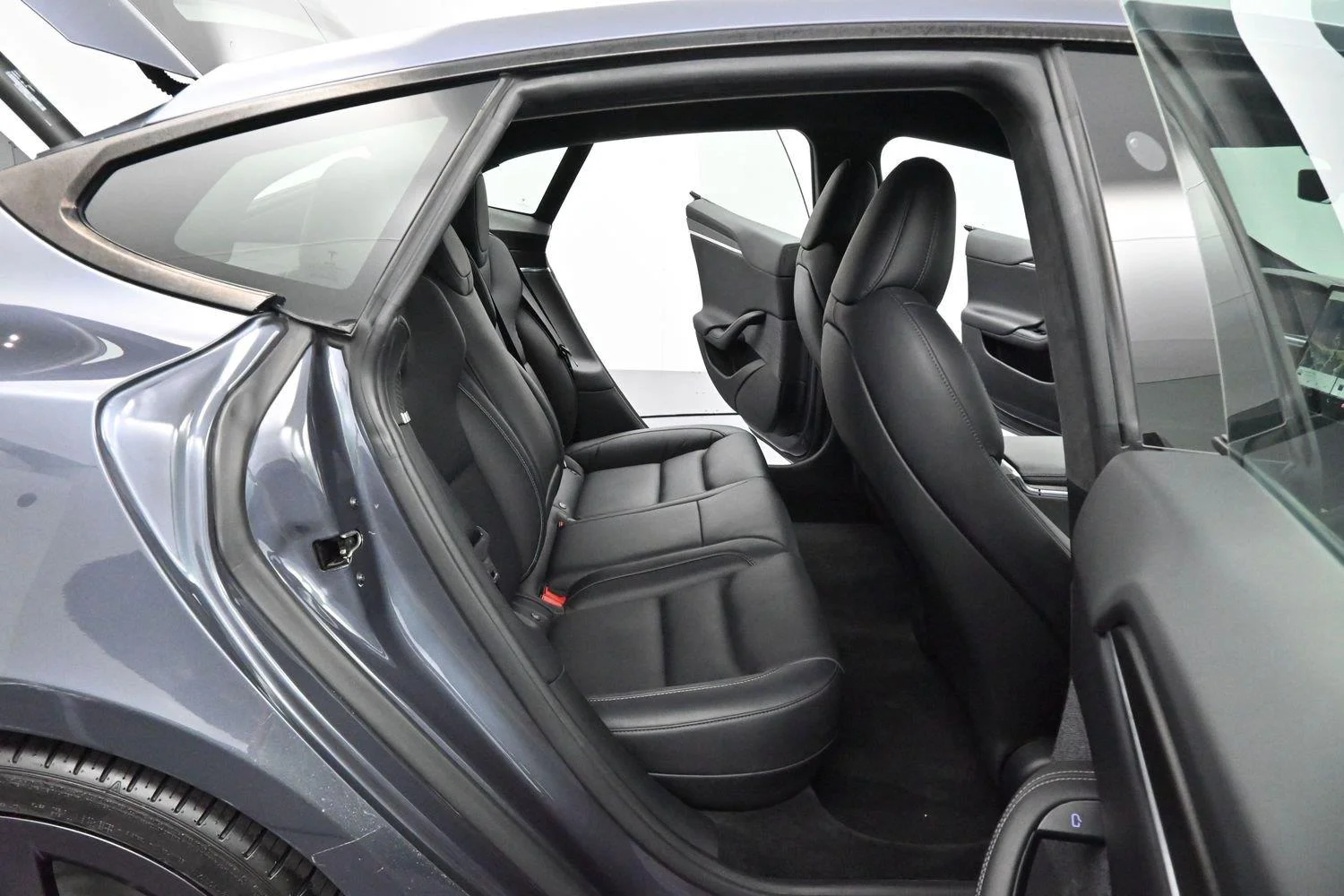 Used 2021 Midnight Silver Metallic Tesla Plaid image 30