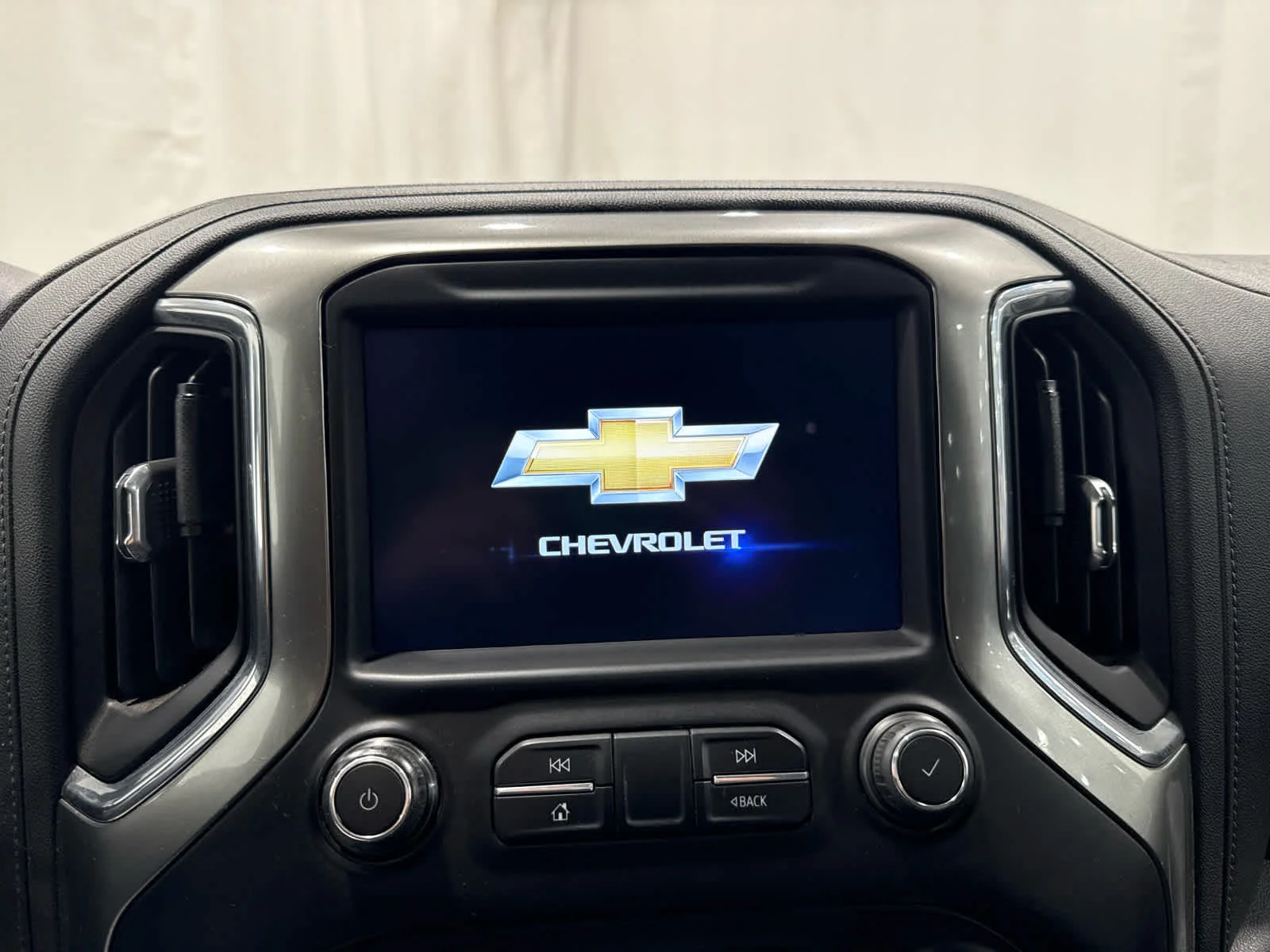 Used 2021 SATIN STEEL METALLIC Chevrolet LT Trail Boss image 18