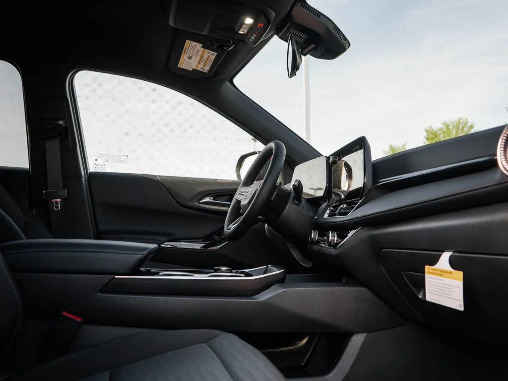 New 2027 Summit White Chevrolet LT image 9