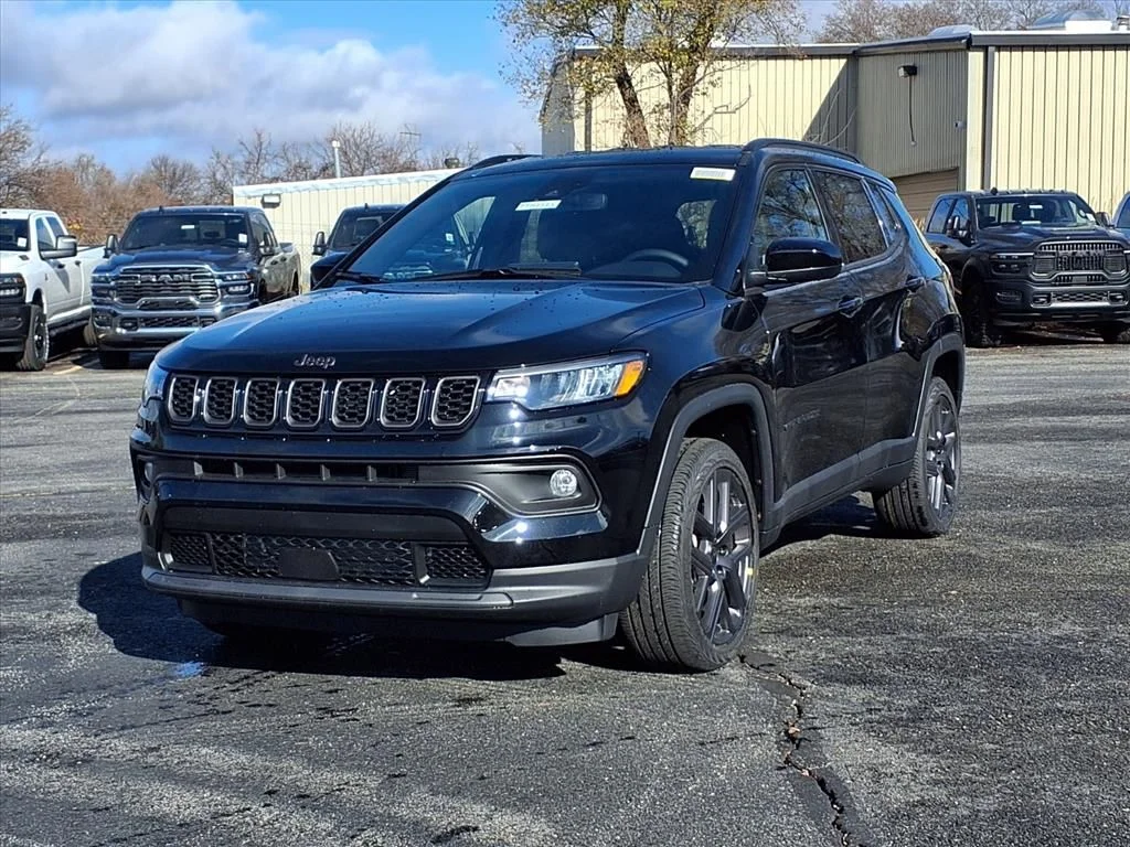 New 2026 Diamond Black Crystal Pearlcoat Jeep Latitude image 2