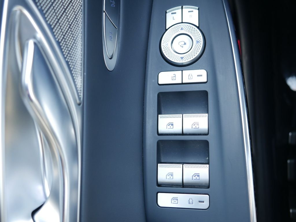 Used 2025 Silver Genesis 3.5T Sport image 33