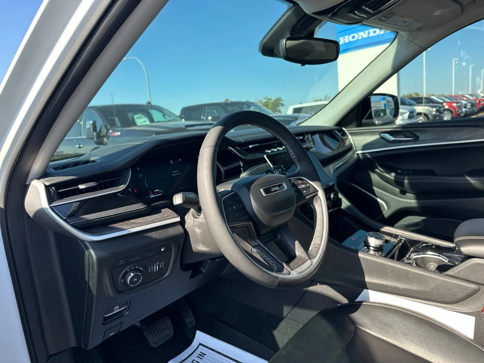 Used 2022 White Jeep 4xe image 12