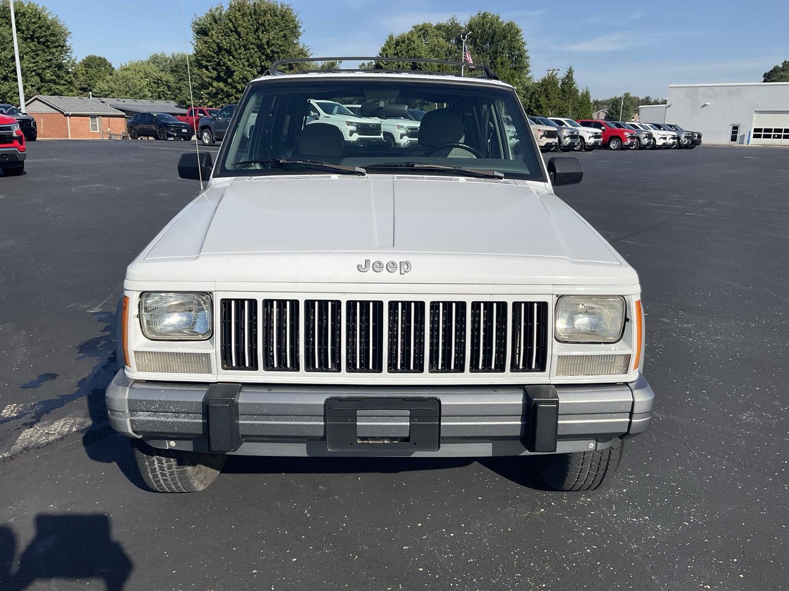 Used 1995  Jeep Country image 2