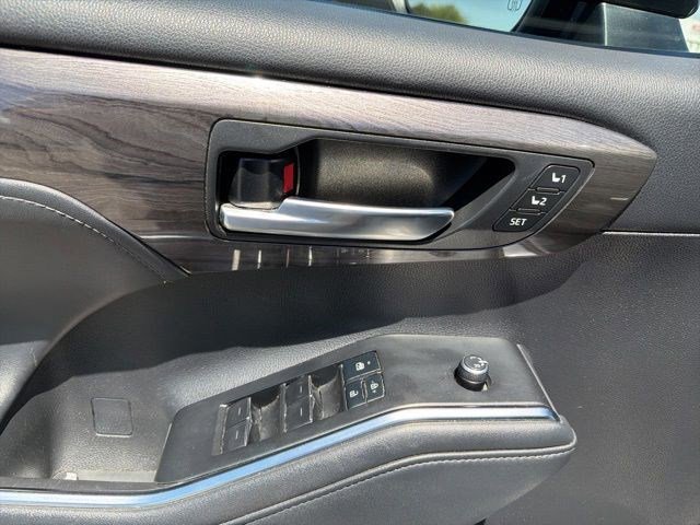 Used 2021 Gray Toyota Hybrid Limited image 13