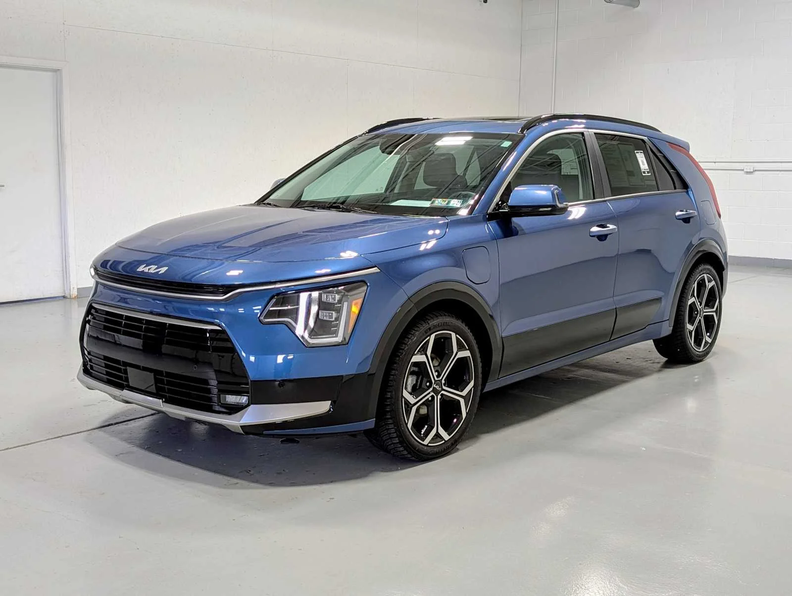 2023 Kia Niro Plug-In Hybrid SX Touring