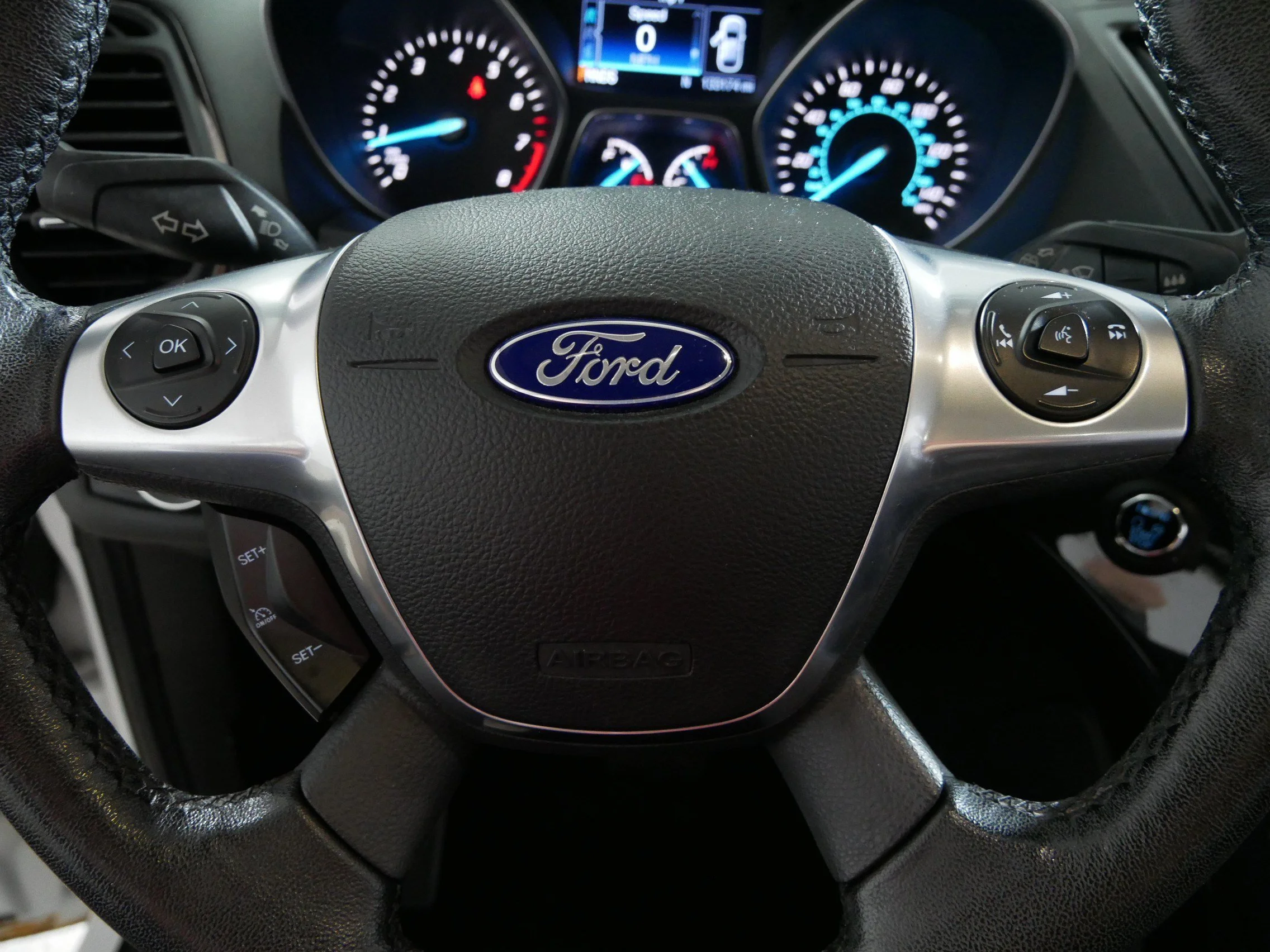 Used 2016 White Platinum Metallic Tri-Coat Ford Titanium image 25