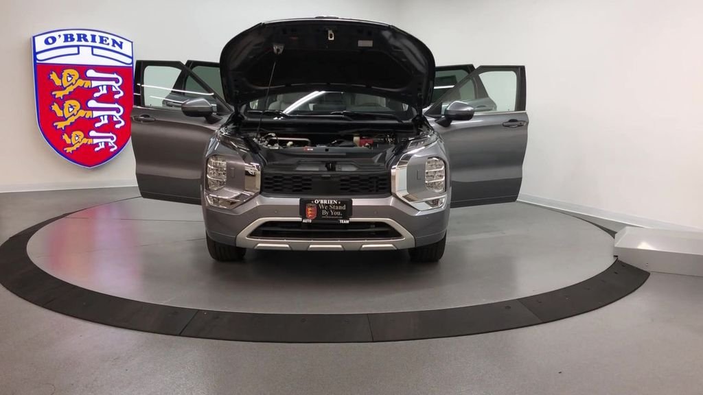 Used 2022 Mercury Gray Metallic Mitsubishi SEL image 9