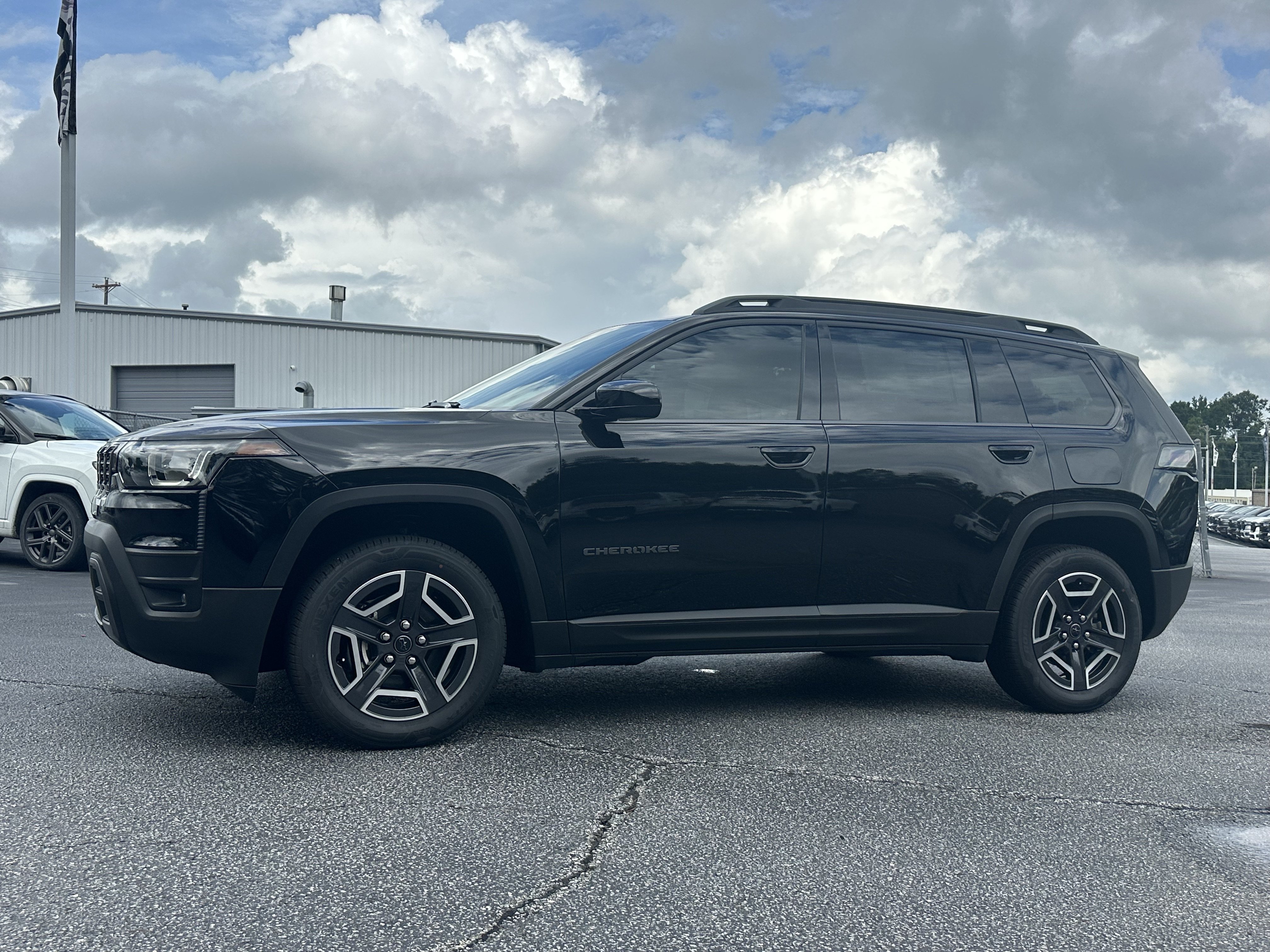 New 2026 Diamond Black Crystal Pearlcoat Jeep Laredo image 4
