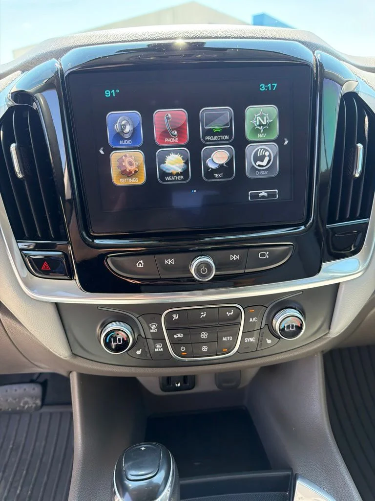Used 2019 Gray Chevrolet 3LT image 18