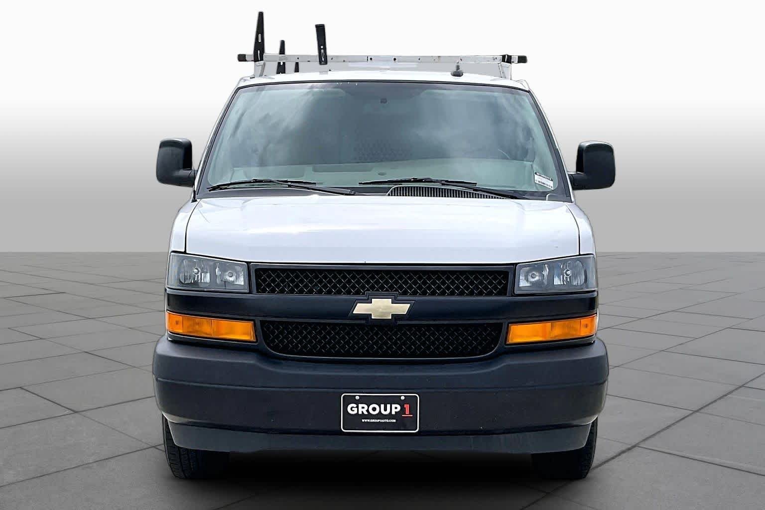 Used 2021 Summit White Chevrolet  image 4