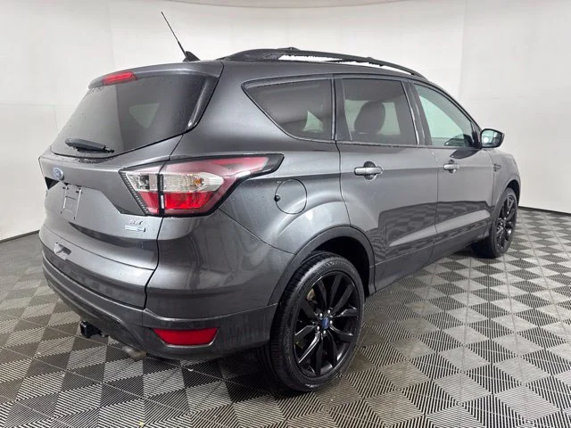 Used 2018 Gray Ford SE image 3