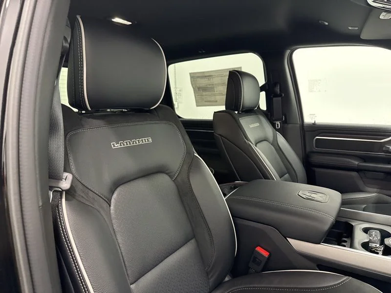 New 2026 Diamond Black Crystal Pearl-Coat Exterior Paint RAM Laramie image 14