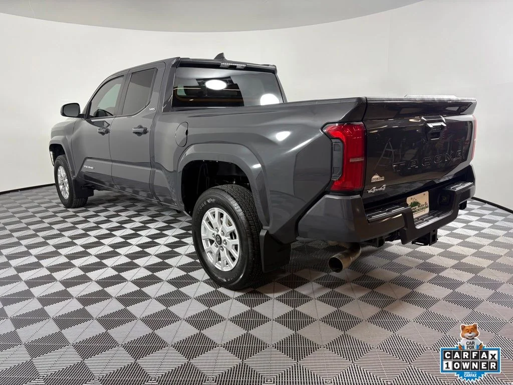 Used 2025  Toyota SR5 image 11