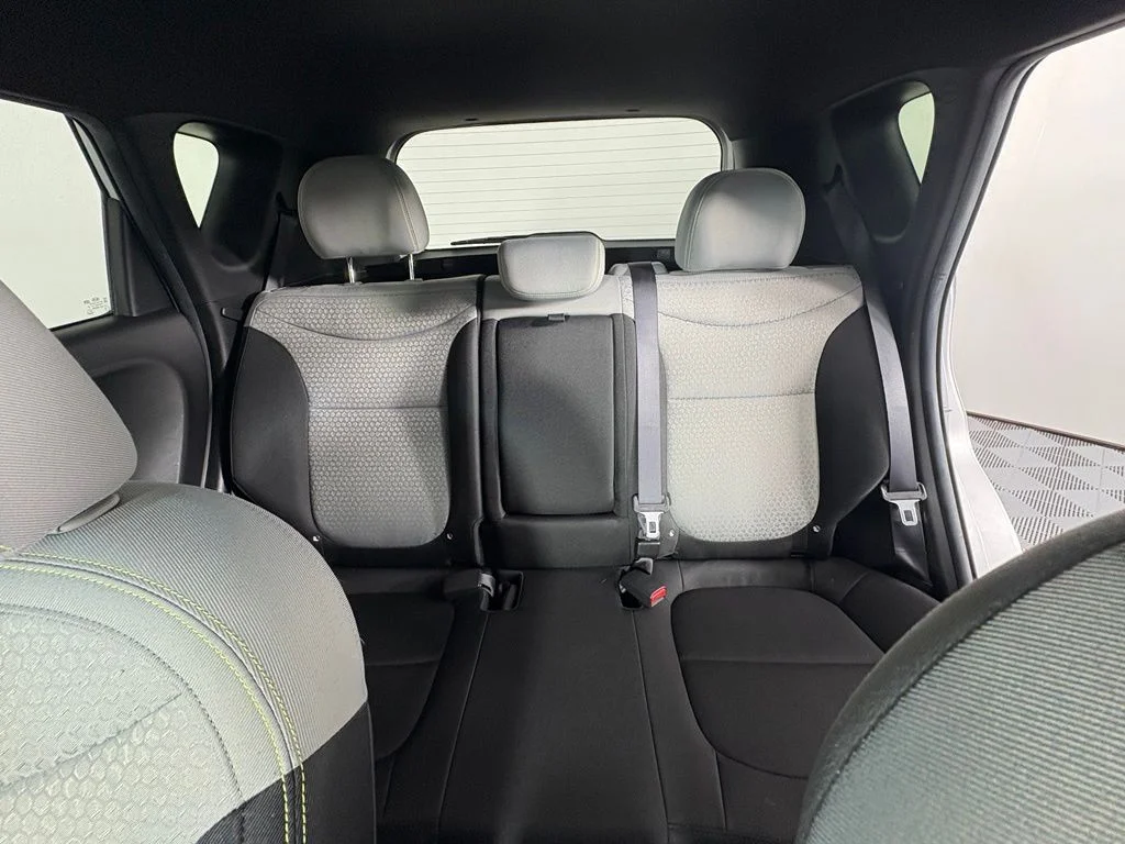 Used 2015 Silver Kia Plus image 6