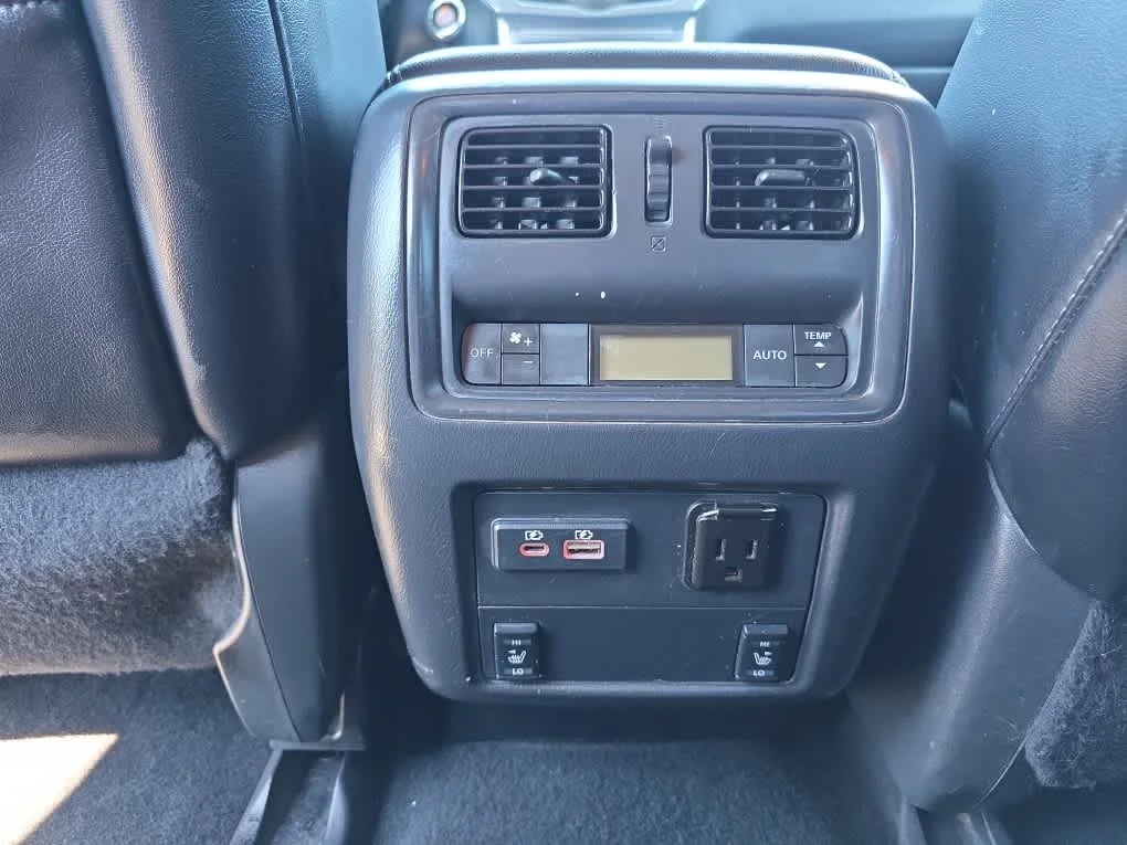 Used 2019 Magnetic Black Pearl Nissan SL image 11