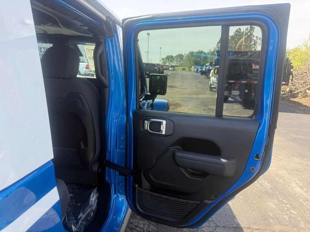 New 2026 Hydro Blue Pearl-Coat Exterior Paint Jeep Rubicon image 49
