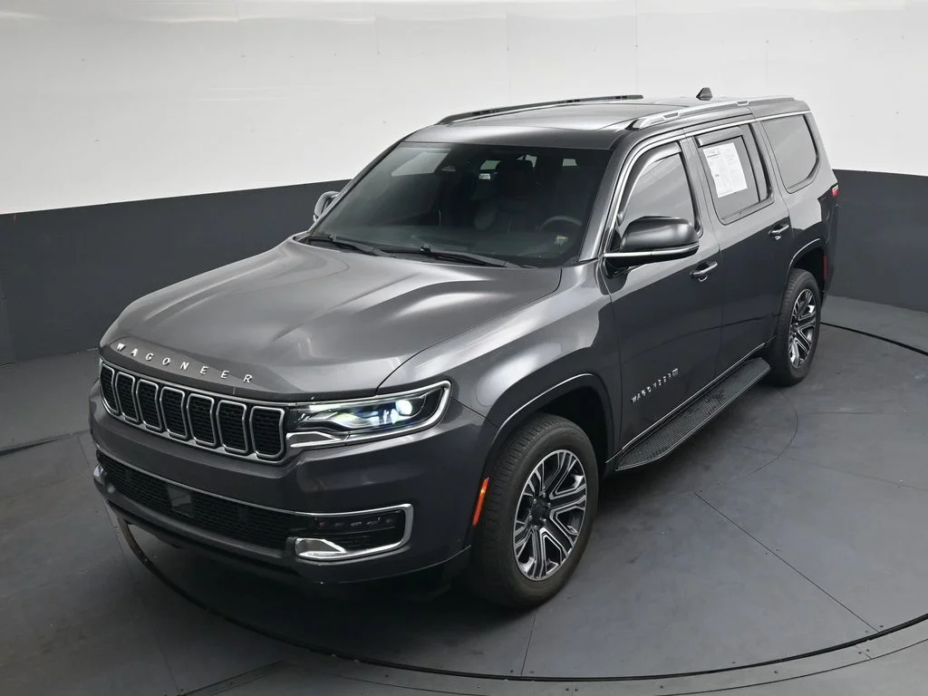 Used 2024 Gray Jeep Base image 41