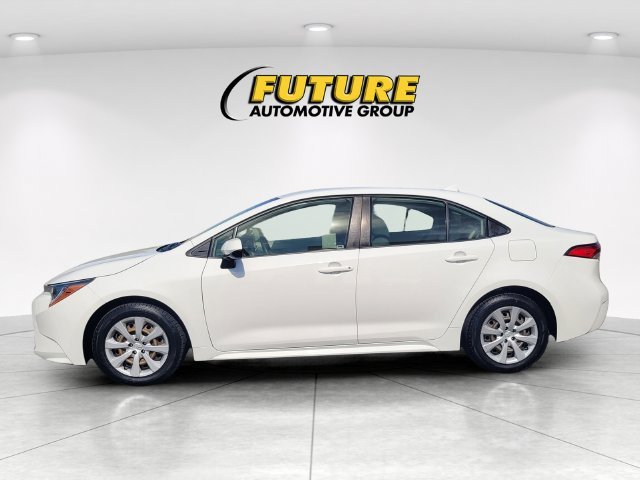 Used 2022 White Toyota LE image 6