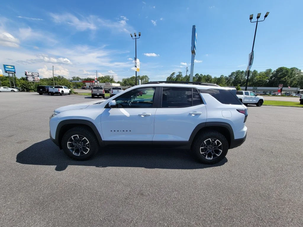 New 2027 Polar White Tricoat Chevrolet ACTIV image 3