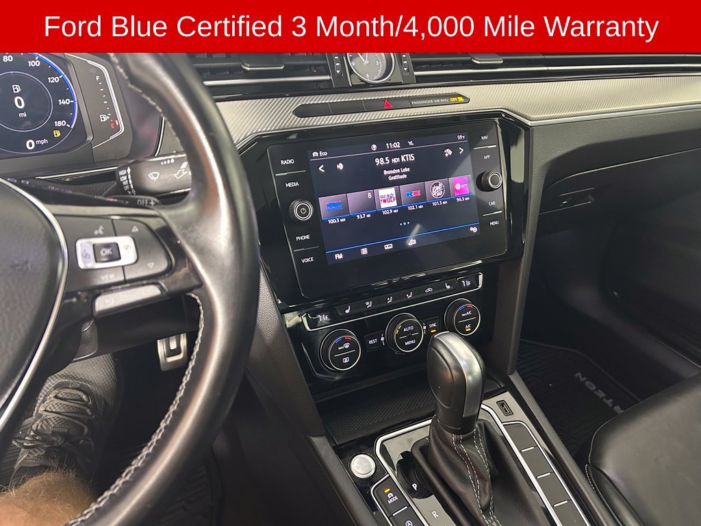 Used 2020  Volkswagen 2.0T SEL R-Line image 3