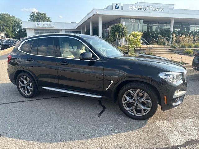 Used 2021 Black Sapphire Metallic BMW xDrive30i image 2