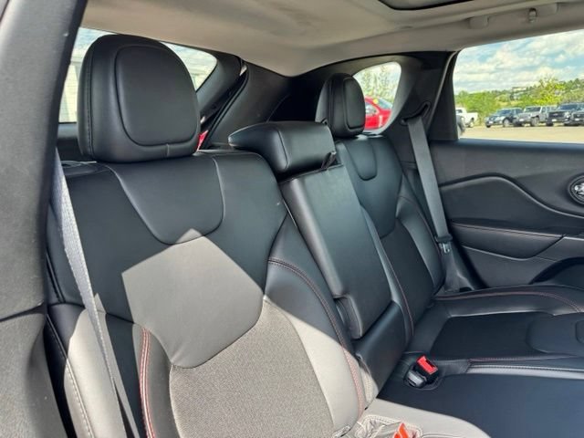 Used 2020 Silver Jeep Trailhawk 4x4 image 23
