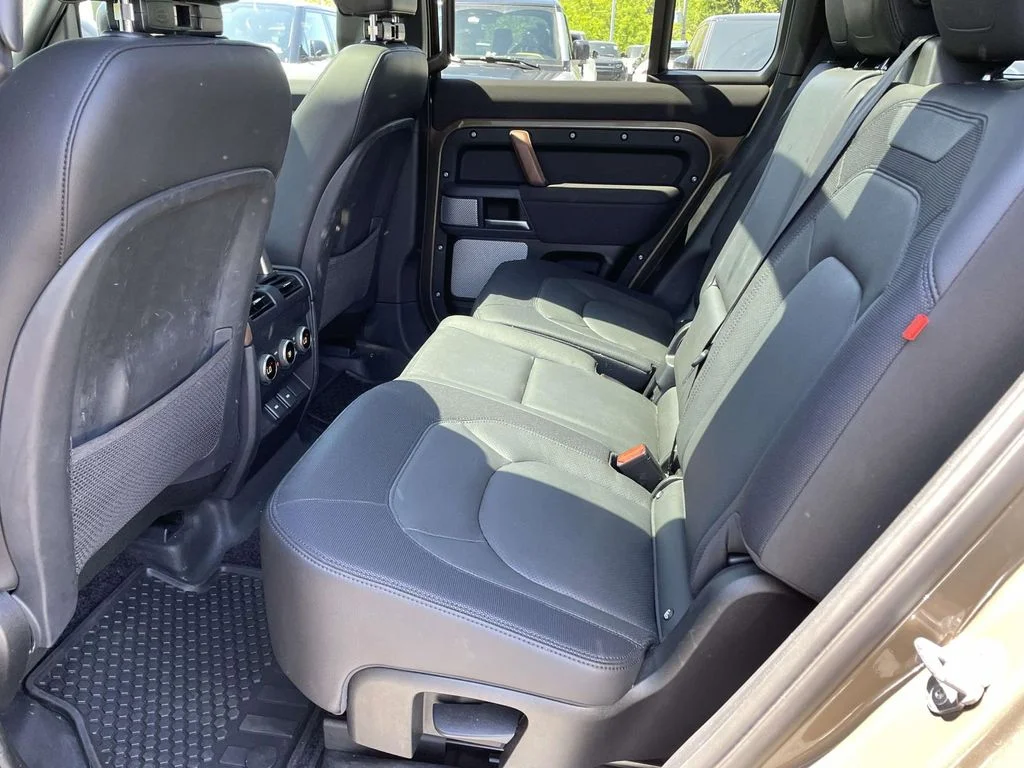 Used 2023 Santorini Black Metallic Land Rover X-Dynamic SE image 17